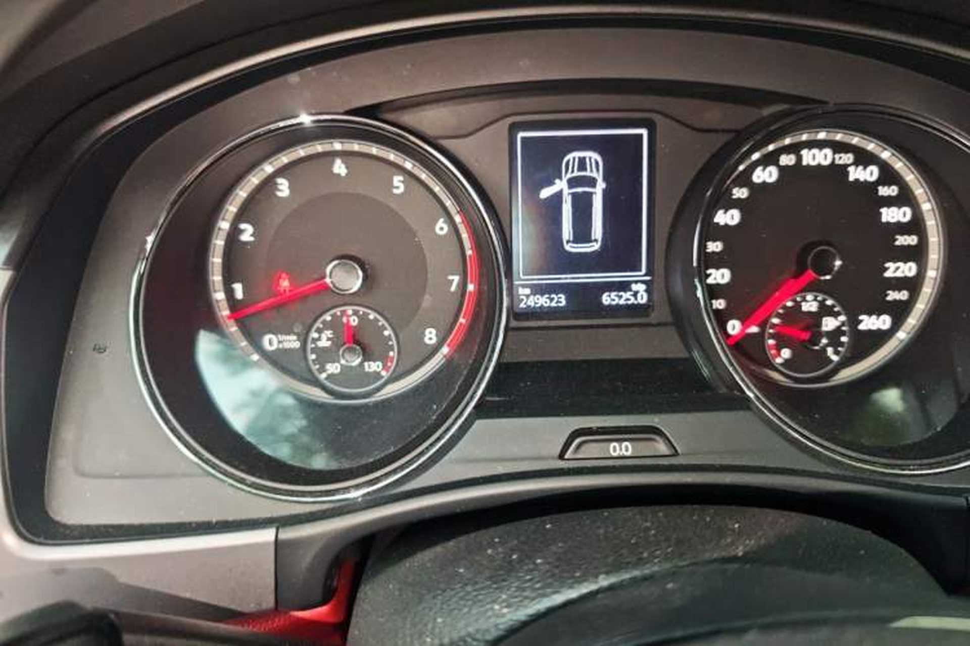 Used Volkswagen Teramont 2017 380TSI Four-Wheel Drive Comfort Edition Odometer Close Up