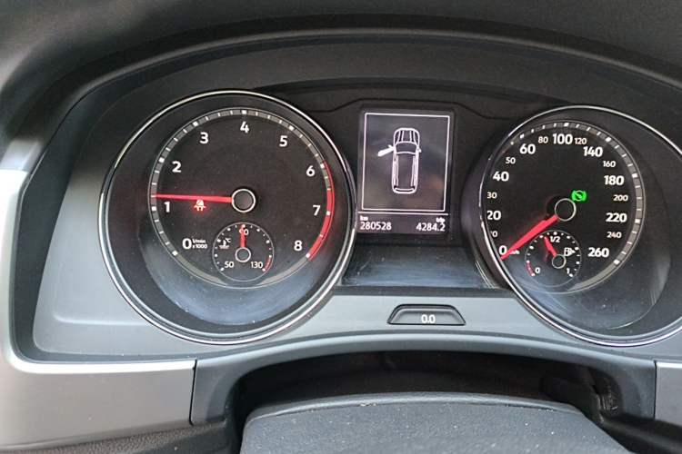 Used Volkswagen Teramont 2017 530 V6 Four-Wheel Drive Luxury Edition Odometer Close Up