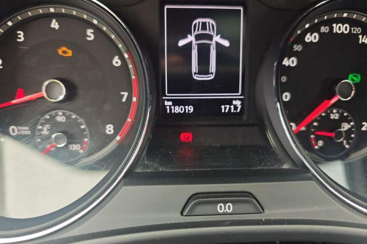 Used Volkswagen Teramont 2017 330TSI Two-Wheel-Drive Luxury Edition Odometer Close Up