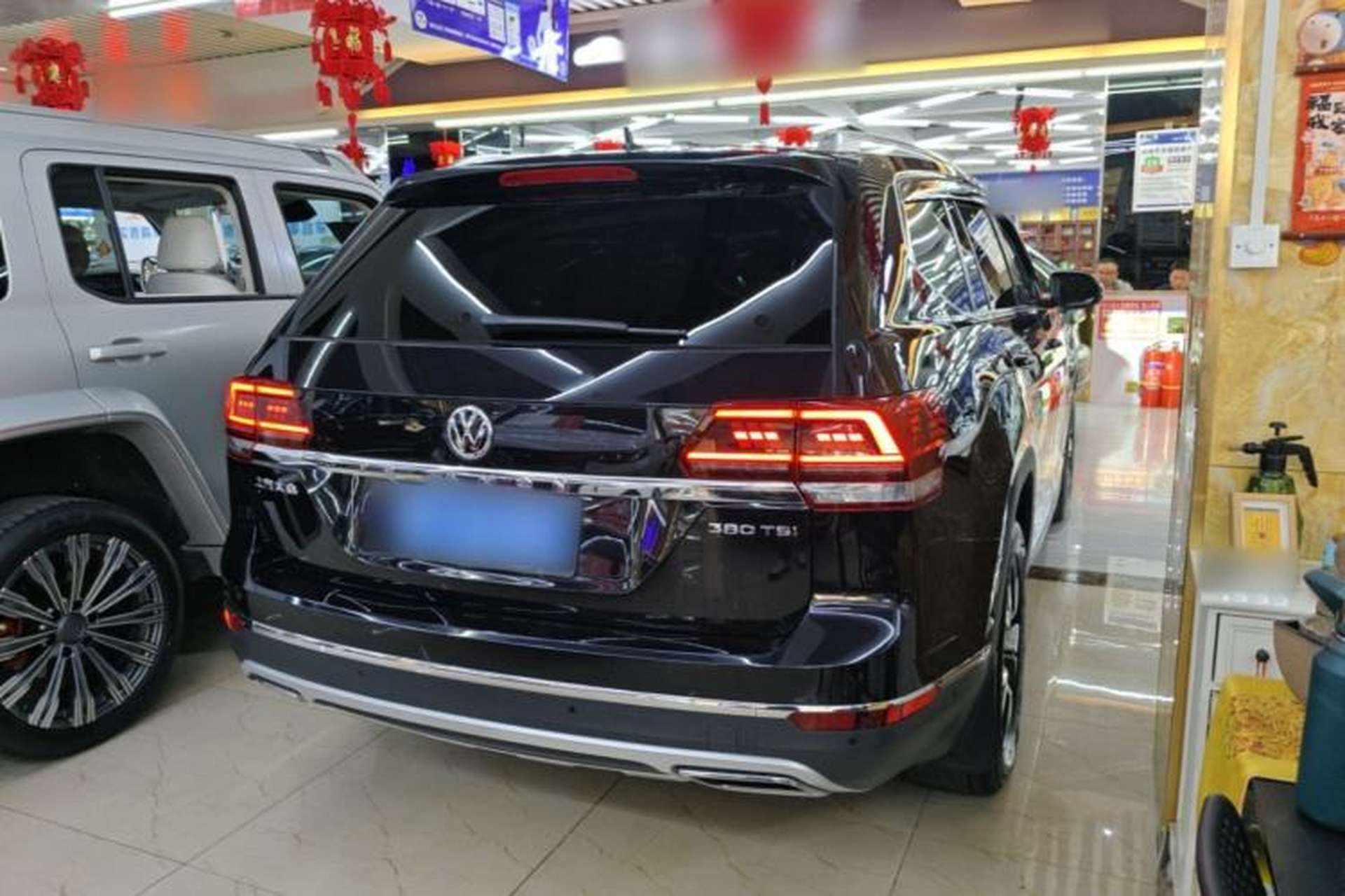 Used Volkswagen Teramont 2017 380TSI Four-Wheel Drive Luxury Edition Rear Right 45 Deg