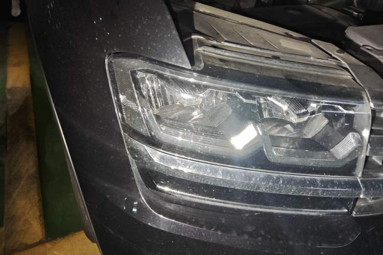 Used Volkswagen Teramont 2017 330TSI Two-Wheel-Drive Luxury Edition Right Front Headlight