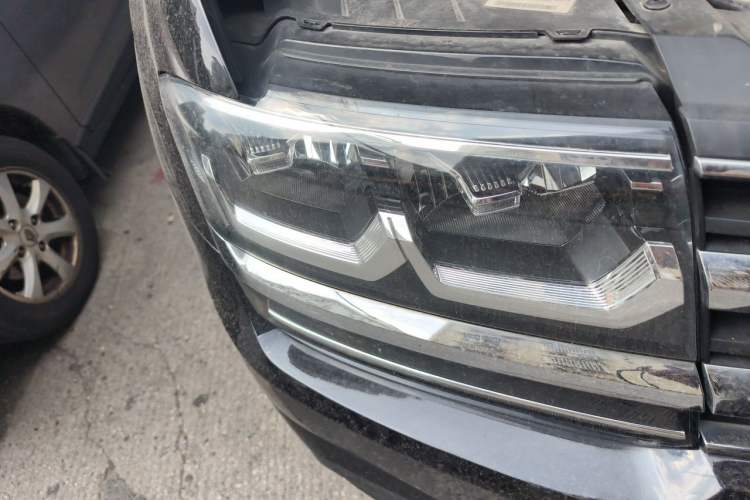 Used Volkswagen Teramont 2017 330TSI Two-Wheel-Drive Luxury Edition Right Front Headlight