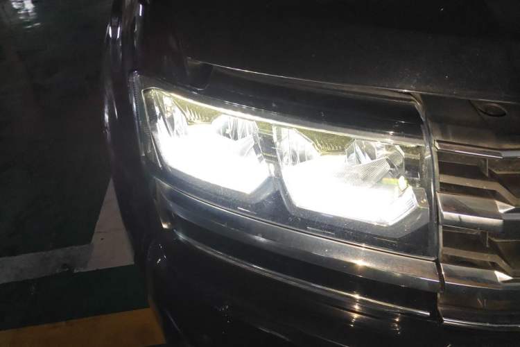 Used Volkswagen Teramont 2017 380TSI Four-Wheel Drive Luxury Edition Right Front Headlight