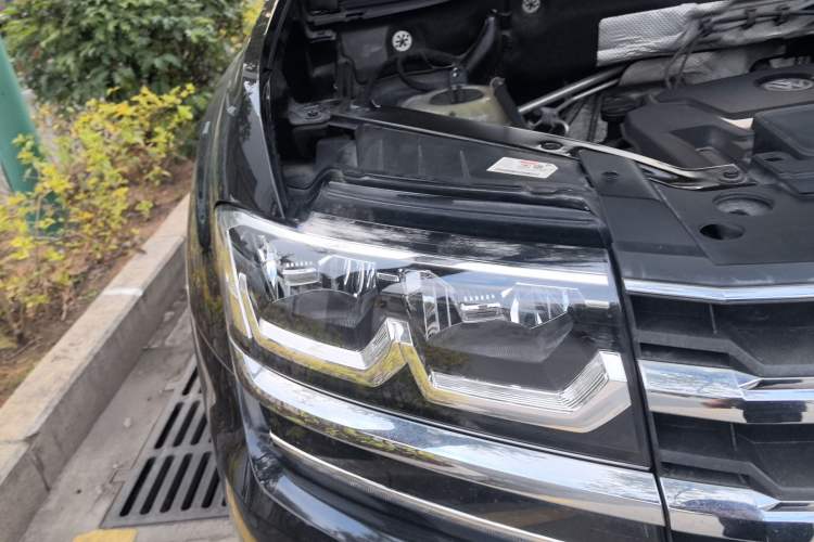 Used Volkswagen Teramont 2017 330TSI Two-Wheel-Drive Luxury Edition Right Front Headlight