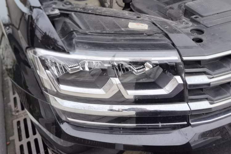 Used Volkswagen Teramont 2017 330TSI Two-Wheel-Drive Luxury Edition Right Front Headlight