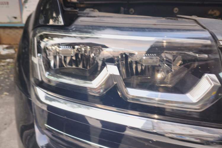 Used Volkswagen Teramont 2017 330TSI Two-Wheel-Drive Luxury Edition Right Front Headlight