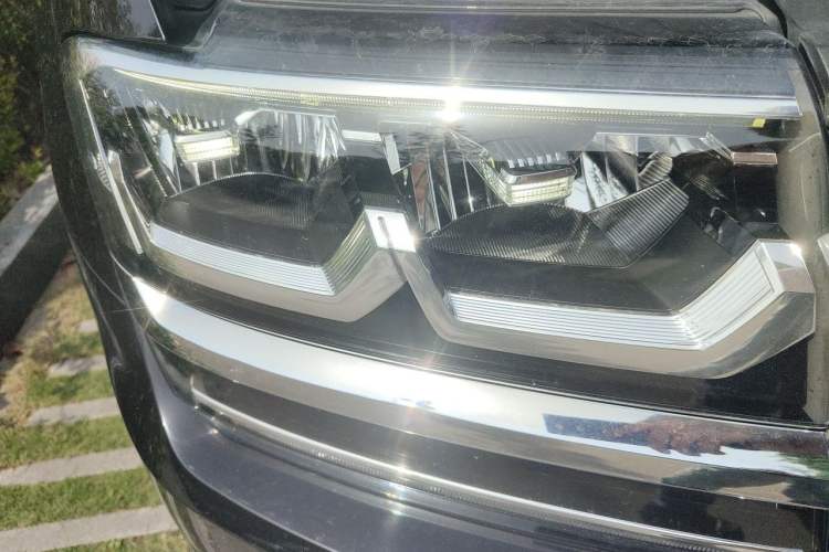 Used Volkswagen Teramont 2017 530 V6 Four-Wheel Drive Luxury Edition Right Front Headlight