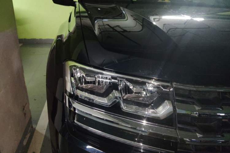 Used Volkswagen Teramont 2017 330TSI Two-Wheel-Drive Luxury Edition Right Front Headlight