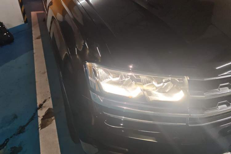 Used Volkswagen Teramont 2017 330TSI Two-Wheel-Drive Luxury Edition Right Front Headlight