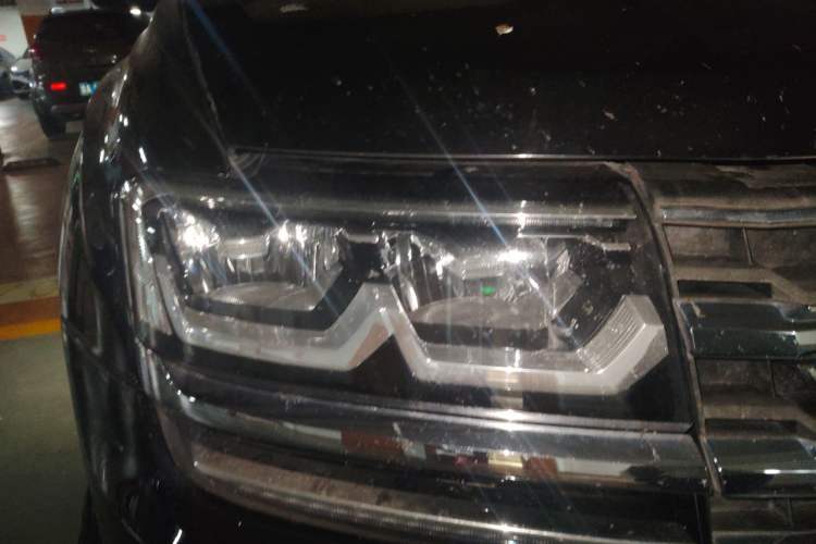 Used Volkswagen Teramont 2017 530 V6 Four-Wheel Drive Luxury Edition Right Front Headlight