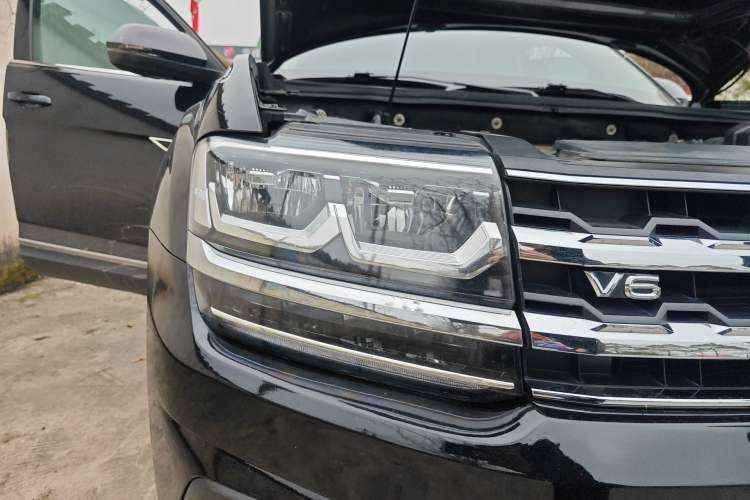 Used Volkswagen Teramont 2017 330TSI Two-Wheel-Drive Luxury Edition Right Front Headlight
