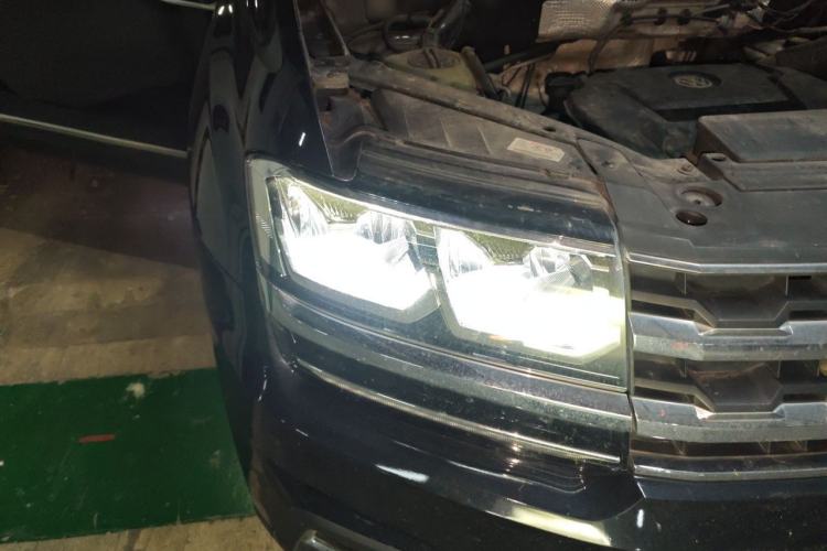 Used Volkswagen Teramont 2017 330TSI Two-Wheel-Drive Luxury Edition Right Front Headlight
