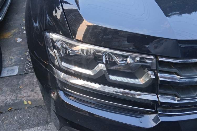 Used Volkswagen Teramont 2017 380TSI Four-Wheel Drive Luxury Edition Right Front Headlight