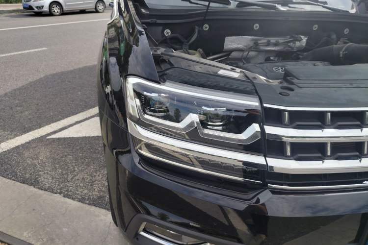 Used Volkswagen Teramont 2017 380TSI Four-Wheel Drive Flagship Edition Right Front Headlight