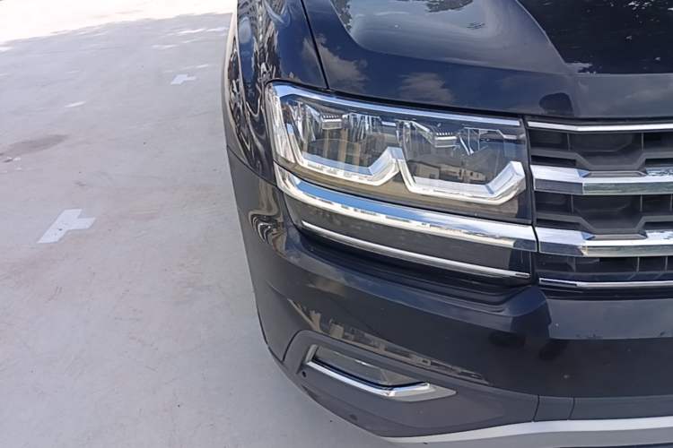 Used Volkswagen Teramont 2017 330TSI Two-Wheel-Drive Luxury Edition Right Front Headlight