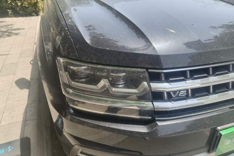 Used Volkswagen Teramont 2017 530 V6 Four-Wheel Drive Supreme Flagship Edition Right Front Headlight