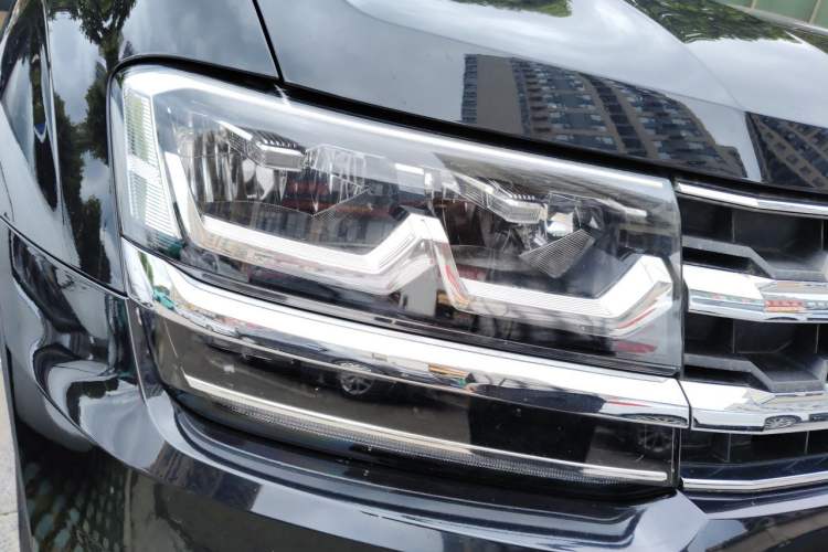 Used Volkswagen Teramont 2017 330TSI Two-Wheel-Drive Luxury Edition Right Front Headlight