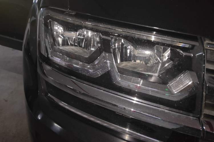 Used Volkswagen Teramont 2017 330TSI Two-Wheel-Drive Luxury Edition Right Front Headlight