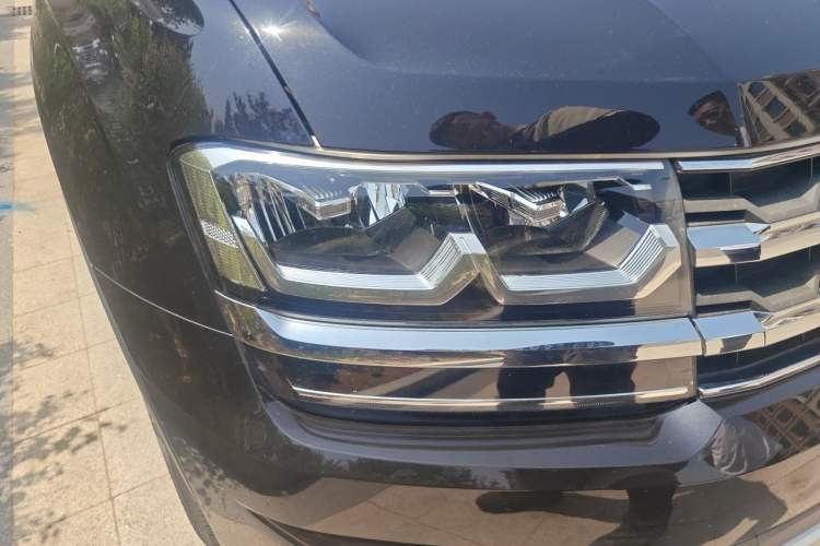 Used Volkswagen Teramont 2017 330TSI Two-Wheel-Drive Luxury Edition Right Front Headlight