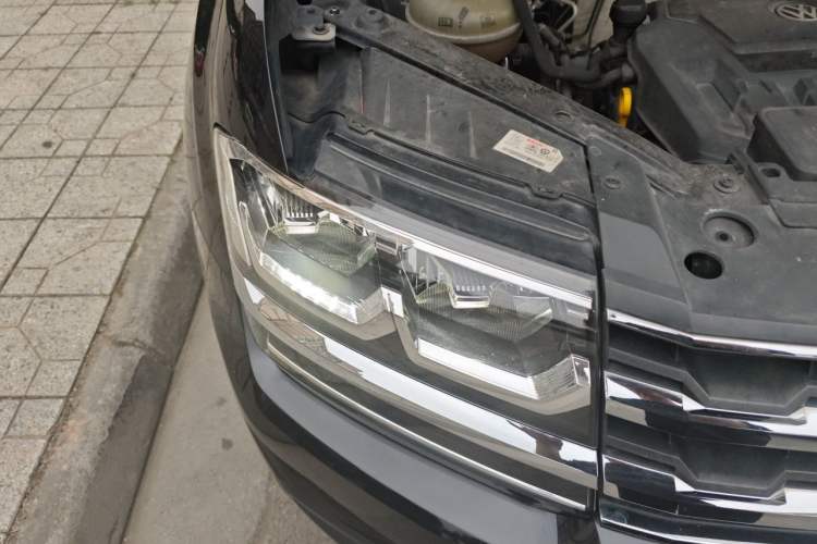 Used Volkswagen Teramont 2017 330TSI Two-Wheel-Drive Luxury Edition Right Front Headlight