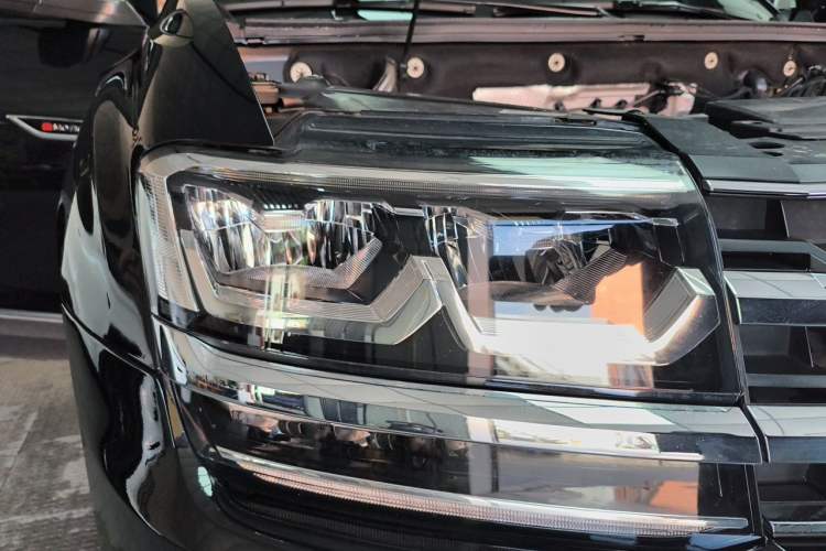 Used Volkswagen Teramont 2017 530 V6 Four-Wheel Drive Luxury Edition Right Front Headlight