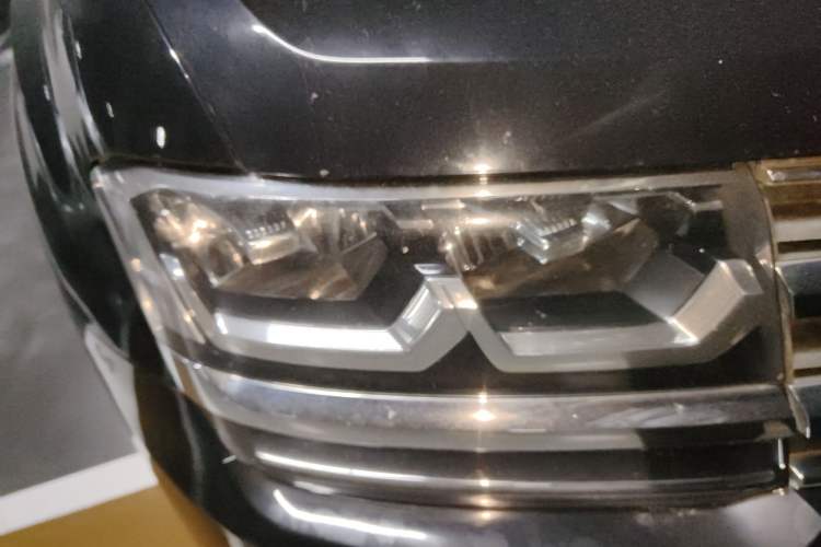 Used Volkswagen Teramont 2017 330TSI Two-Wheel-Drive Luxury Edition Right Front Headlight