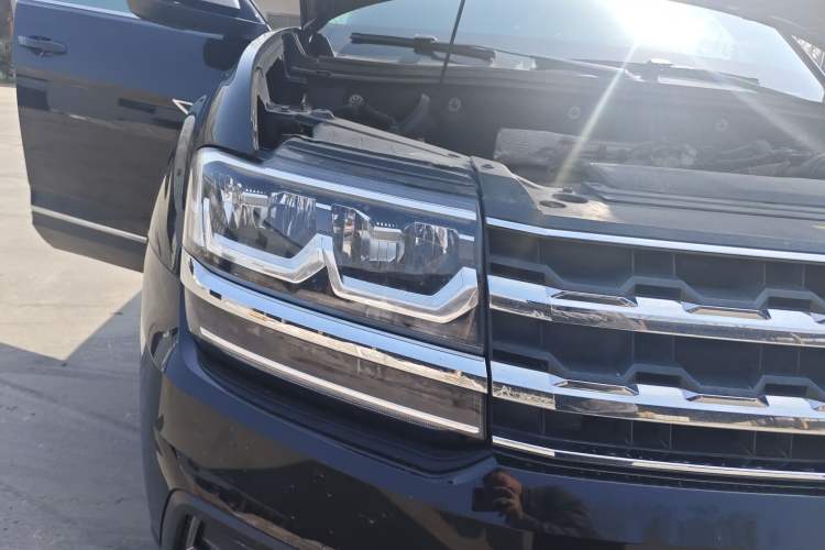 Used Volkswagen Teramont 2017 330TSI Two-Wheel-Drive Luxury Edition Right Front Headlight