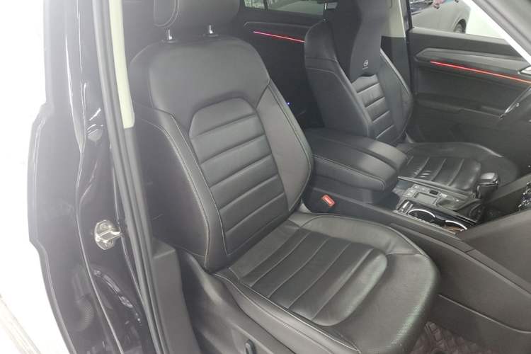 Used Volkswagen Teramont 2017 330TSI Two-Wheel-Drive Luxury Edition Right Front Seat