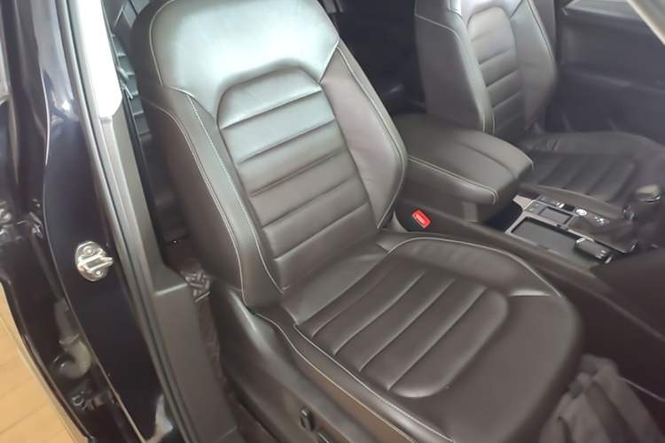 Used Volkswagen Teramont 2017 330TSI Two-Wheel-Drive Luxury Edition Right Front Seat