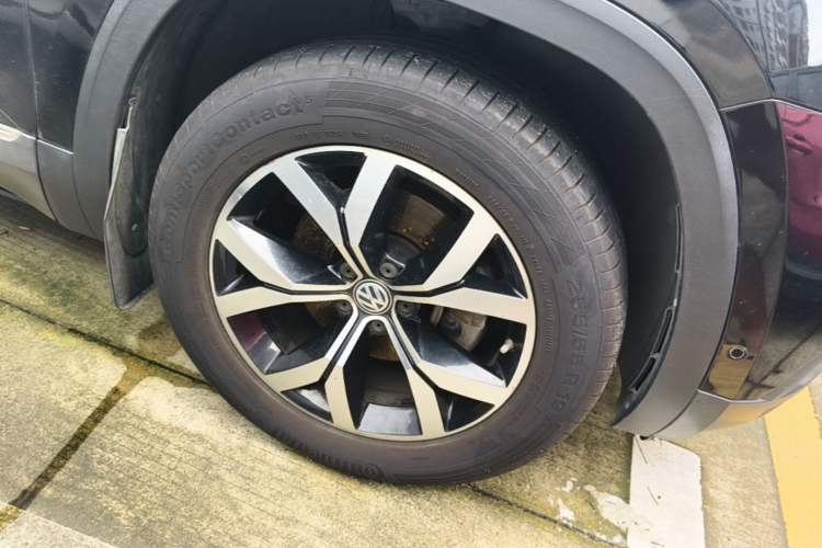 Used Volkswagen Teramont 2017 530 V6 Four-Wheel Drive Luxury Edition Right Front Wheel Hub