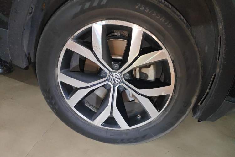 Used Volkswagen Teramont 2017 530 V6 Four-Wheel Drive Luxury Edition Right Front Wheel Hub