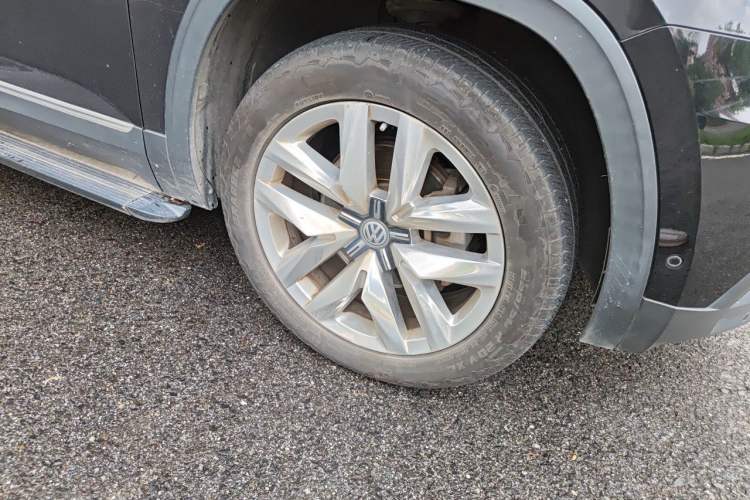 Used Volkswagen Teramont 2017 530 V6 Four-Wheel Drive Flagship Edition Right Front Wheel Hub