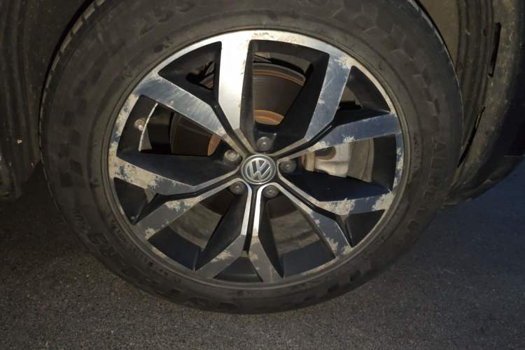 Used Volkswagen Teramont 2017 330TSI Two-Wheel-Drive Luxury Edition Right Front Wheel Hub