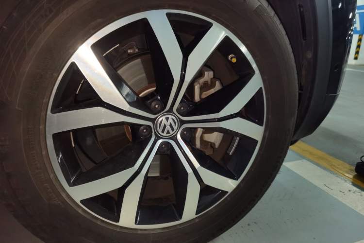 Used Volkswagen Teramont 2017 380TSI Four-Wheel Drive Luxury Edition Right Front Wheel Hub