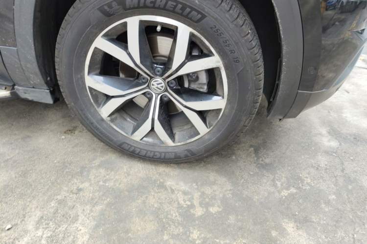 Used Volkswagen Teramont 2017 380TSI Four-Wheel Drive Luxury Edition Right Front Wheel Hub