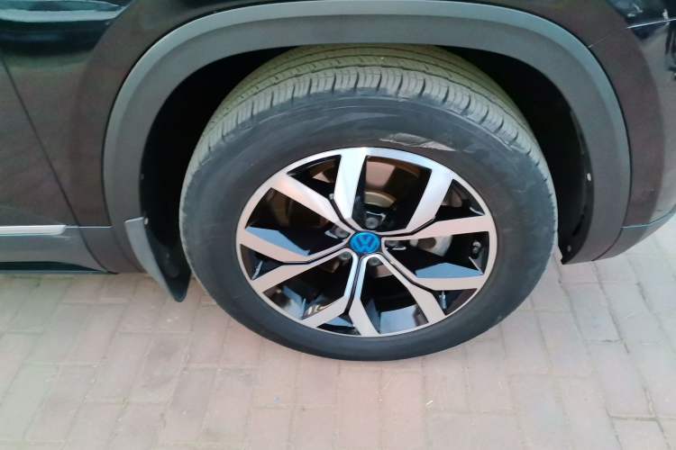 Used Volkswagen Teramont 2017 530 V6 Four-Wheel Drive Luxury Edition Right Front Wheel Hub