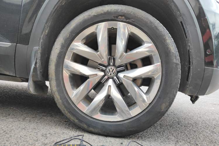 Used Volkswagen Teramont 2017 380TSI Four-Wheel Drive Flagship Edition Right Front Wheel Hub