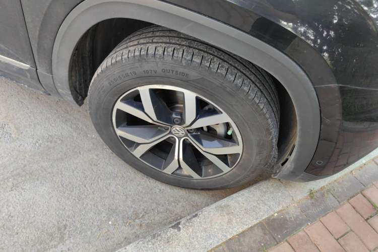 Used Volkswagen Teramont 2017 380TSI Four-Wheel Drive Luxury Edition Right Front Wheel Hub