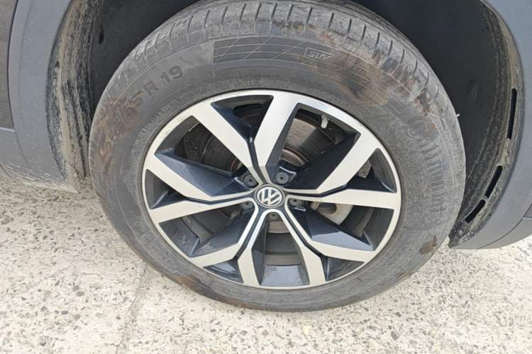 Used Volkswagen Teramont 2017 380TSI Four-Wheel Drive Luxury Edition Right Front Wheel Hub