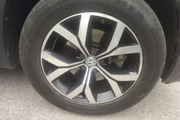 Used Volkswagen Teramont 2017 380TSI Four-Wheel Drive Luxury Edition Right Front Wheel Hub