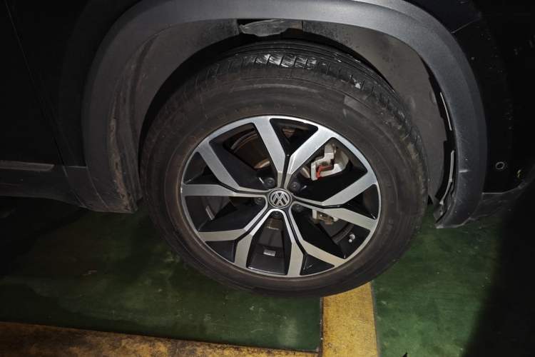 Used Volkswagen Teramont 2017 330TSI Two-Wheel-Drive Luxury Edition Right Front Wheel Hub
