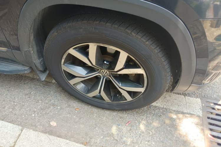 Used Volkswagen Teramont 2017 530 V6 Four-Wheel Drive Luxury Edition Right Front Wheel Hub