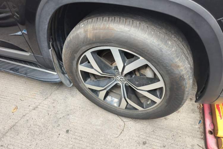 Used Volkswagen Teramont 2017 330TSI Two-Wheel-Drive Luxury Edition Right Front Wheel Hub