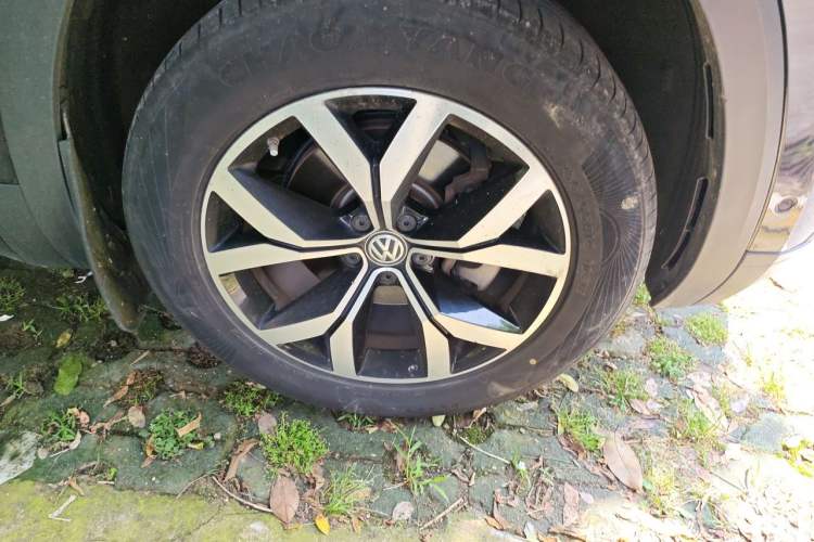 Used Volkswagen Teramont 2017 330TSI Two-Wheel-Drive Luxury Edition Right Front Wheel Hub