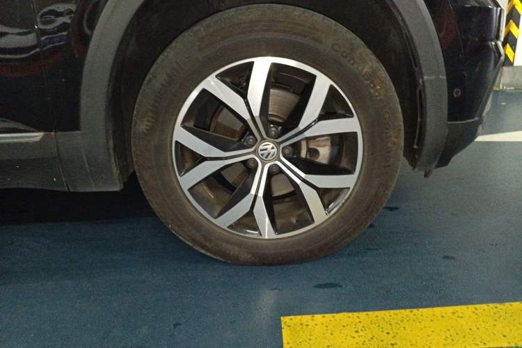 Used Volkswagen Teramont 2017 380TSI Four-Wheel Drive Luxury Edition Right Front Wheel Hub