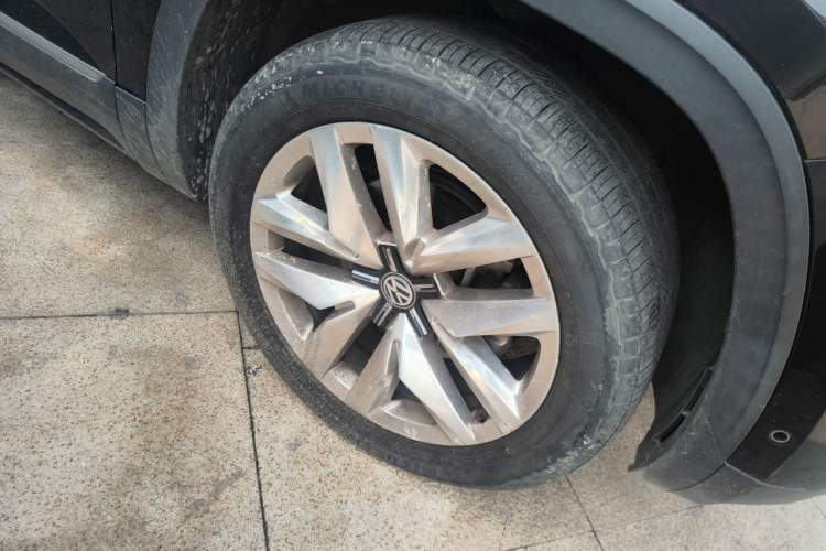 Used Volkswagen Teramont 2017 380TSI Four-Wheel Drive Flagship Edition Right Front Wheel Hub