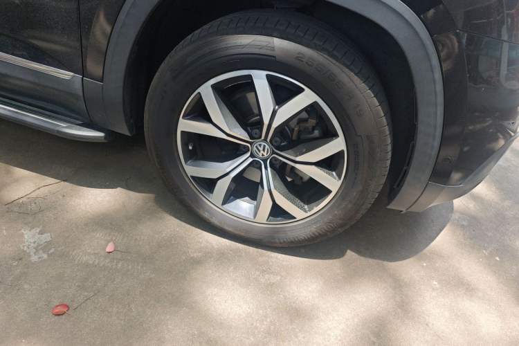 Used Volkswagen Teramont 2017 380TSI Four-Wheel Drive Luxury Edition Right Front Wheel Hub