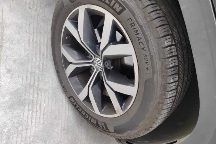Used Volkswagen Teramont 2017 380TSI Four-Wheel Drive Luxury Edition Right Front Wheel Hub