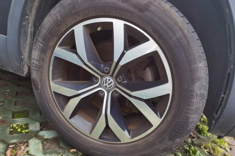 Used Volkswagen Teramont 2017 330TSI Two-Wheel-Drive Luxury Edition Right Front Wheel Hub