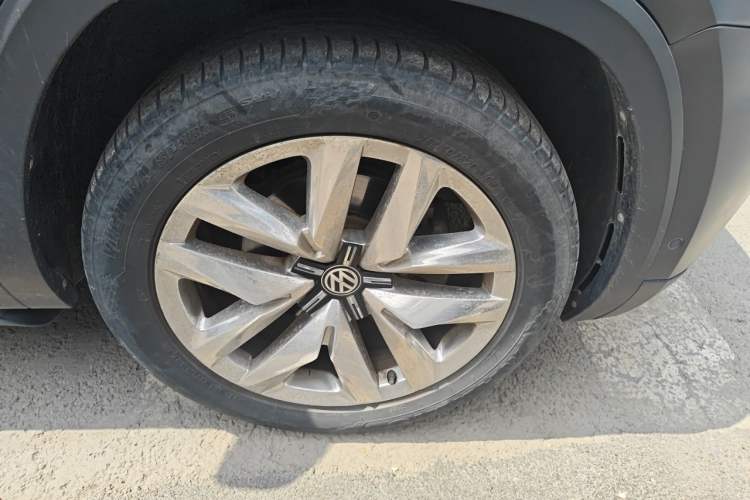 Used Volkswagen Teramont 2017 380TSI Four-Wheel Drive Flagship Edition Right Front Wheel Hub